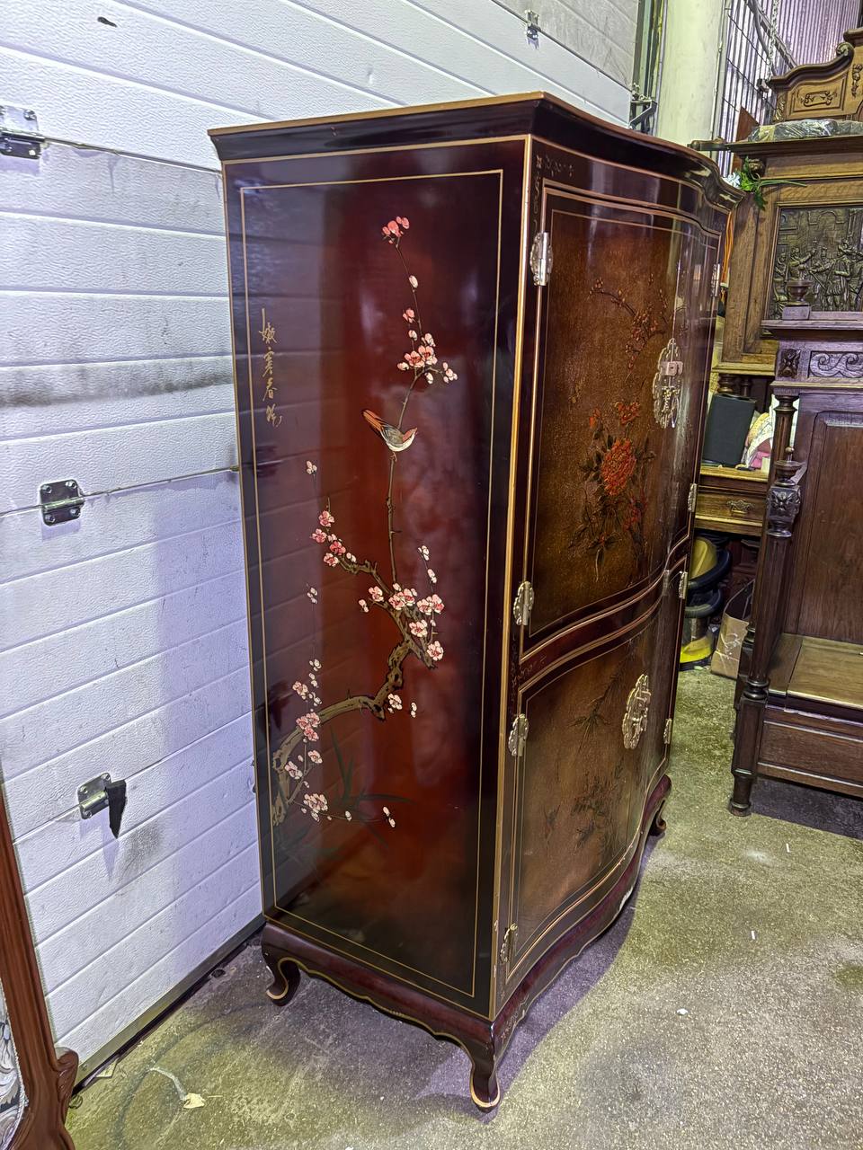 Шкаф в стиле шинуазри