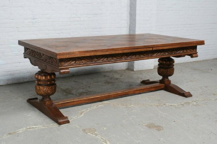 Стол обеденный раскладной в стиле Тюдоров