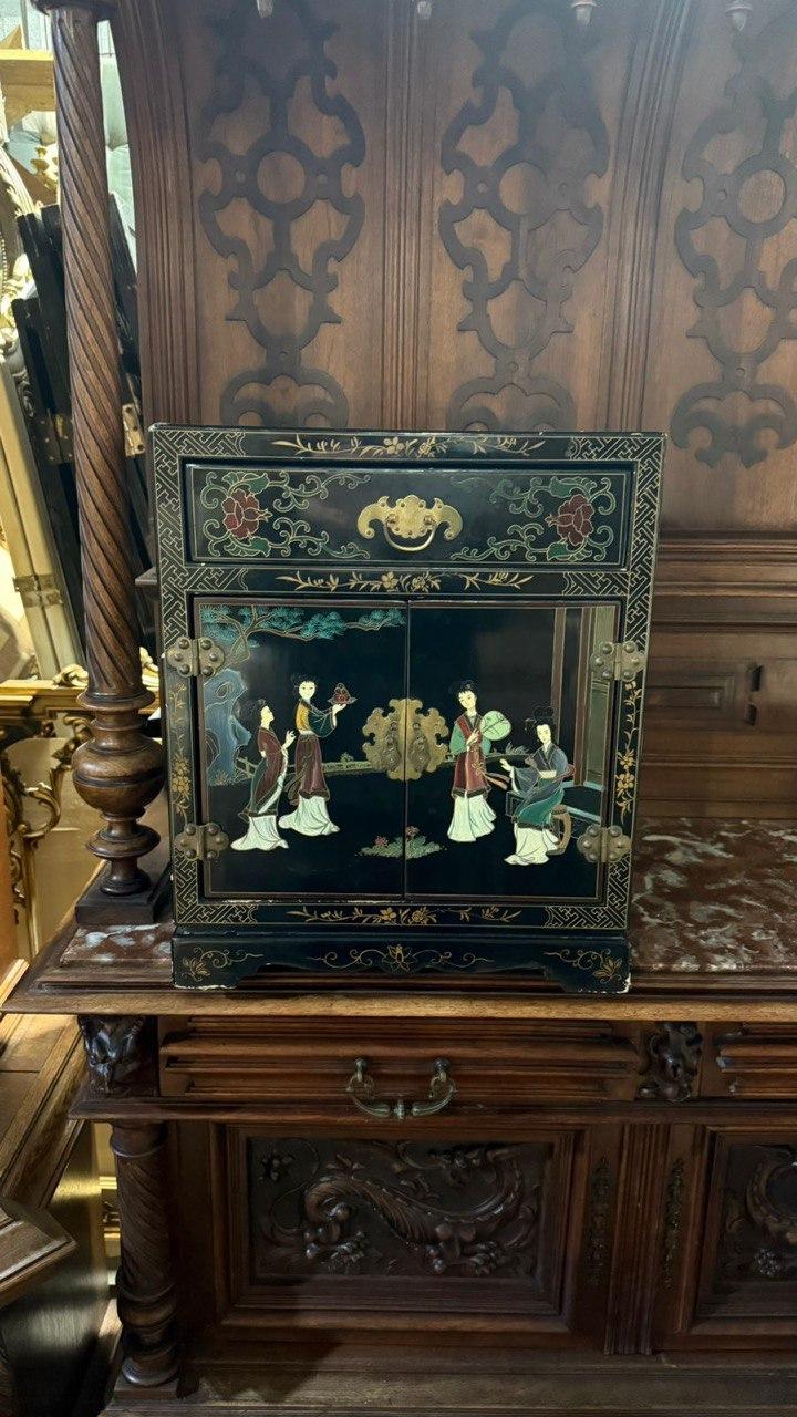 Тумба в стиле шинуазри