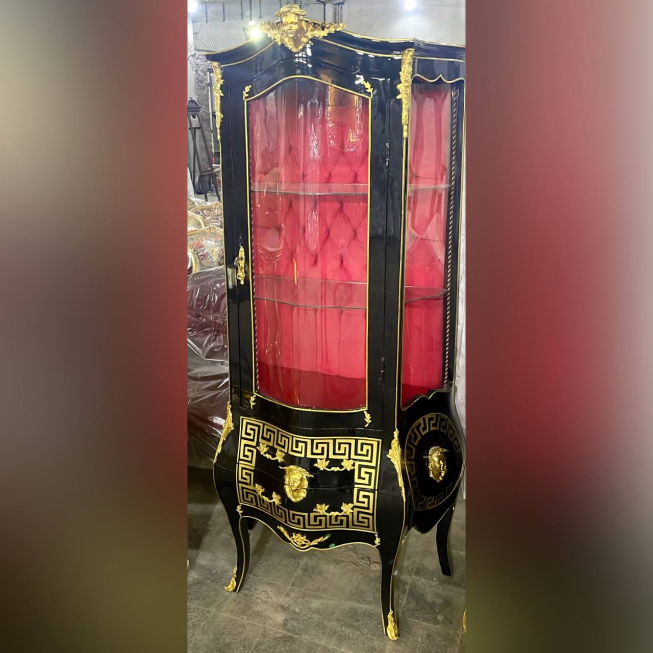 Витрина в стиле Людовика XV