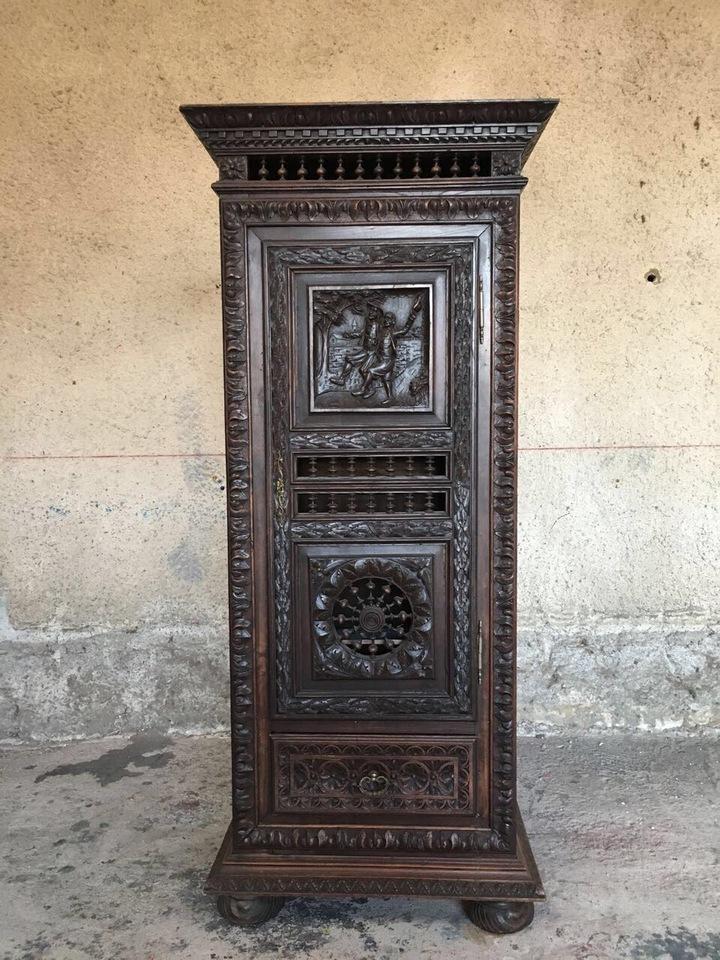 Шкафчик антикварный в бретонском стиле