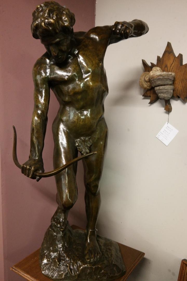 Статуя бронзовая