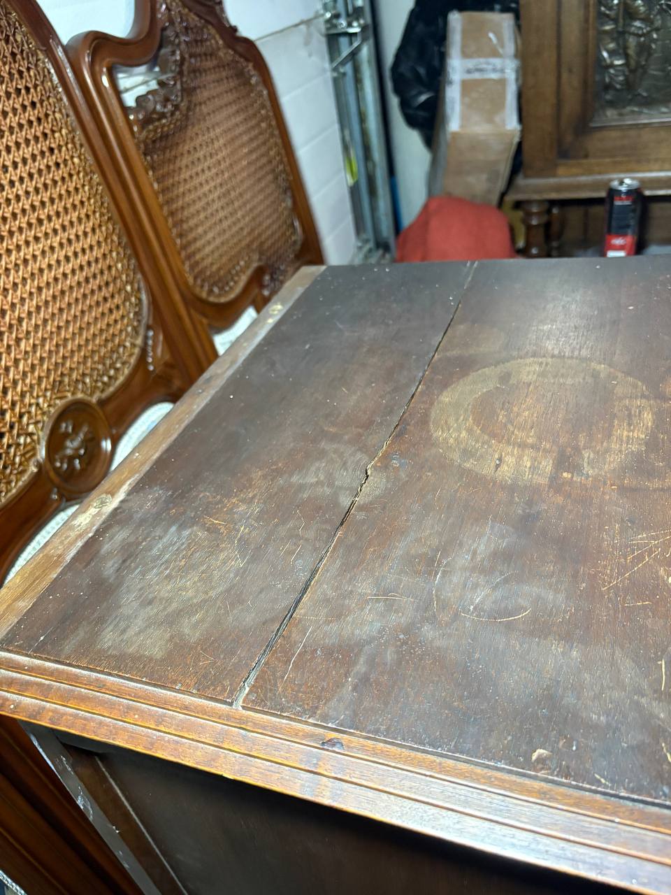 Шкаф/Сервант в готическом стиле