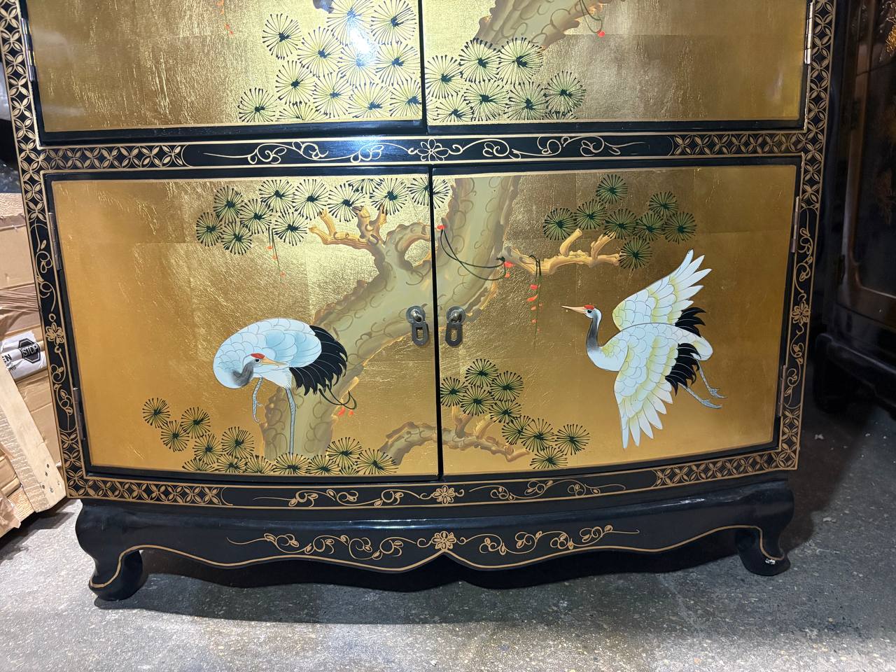 Шкаф в стиле шинуазри