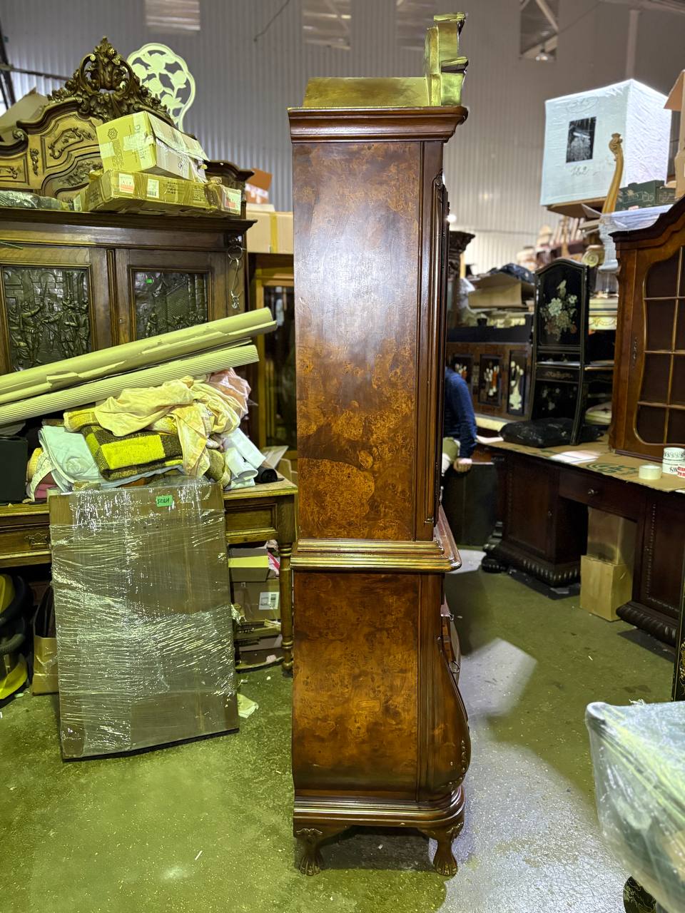 Витрина в стиле Чиппендейл