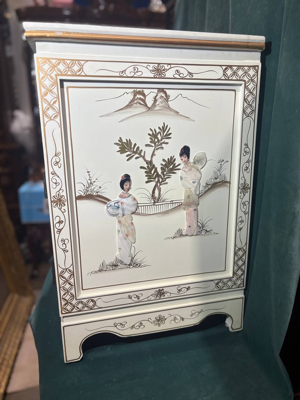 Тумба в стиле шинуазри 2 штуки