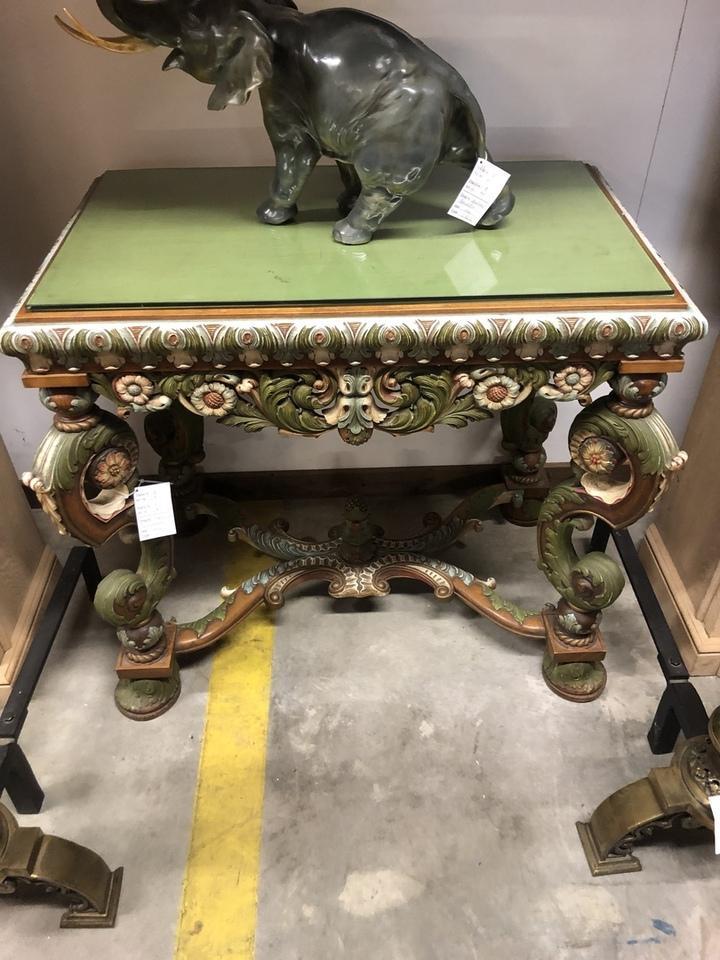 Столик консольный в стиле барокко