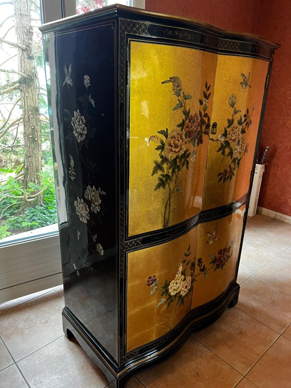Шкаф в стиле шинуазри
