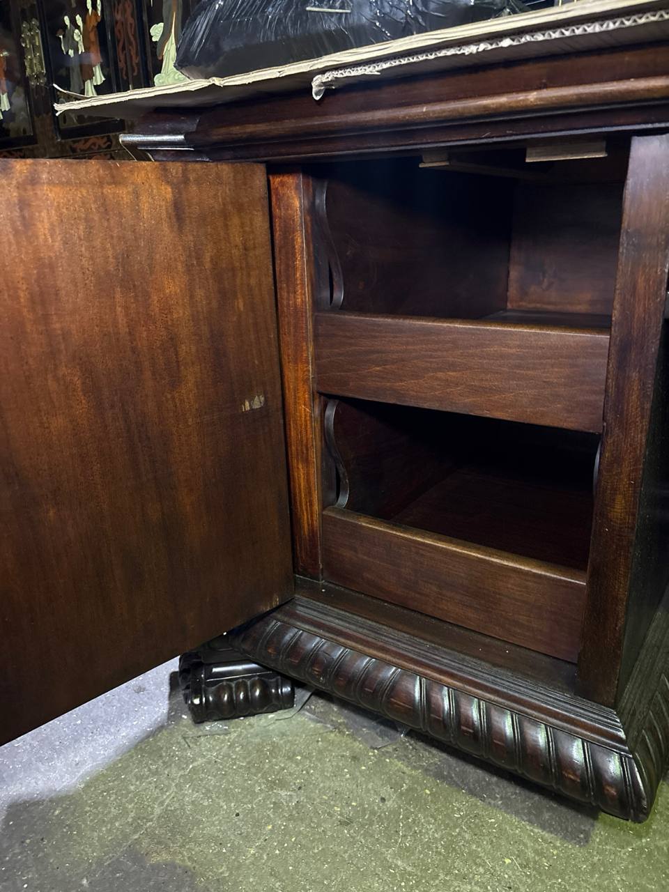 Комплект кабинетный: стол письменный и кресло в стиле ренессанс