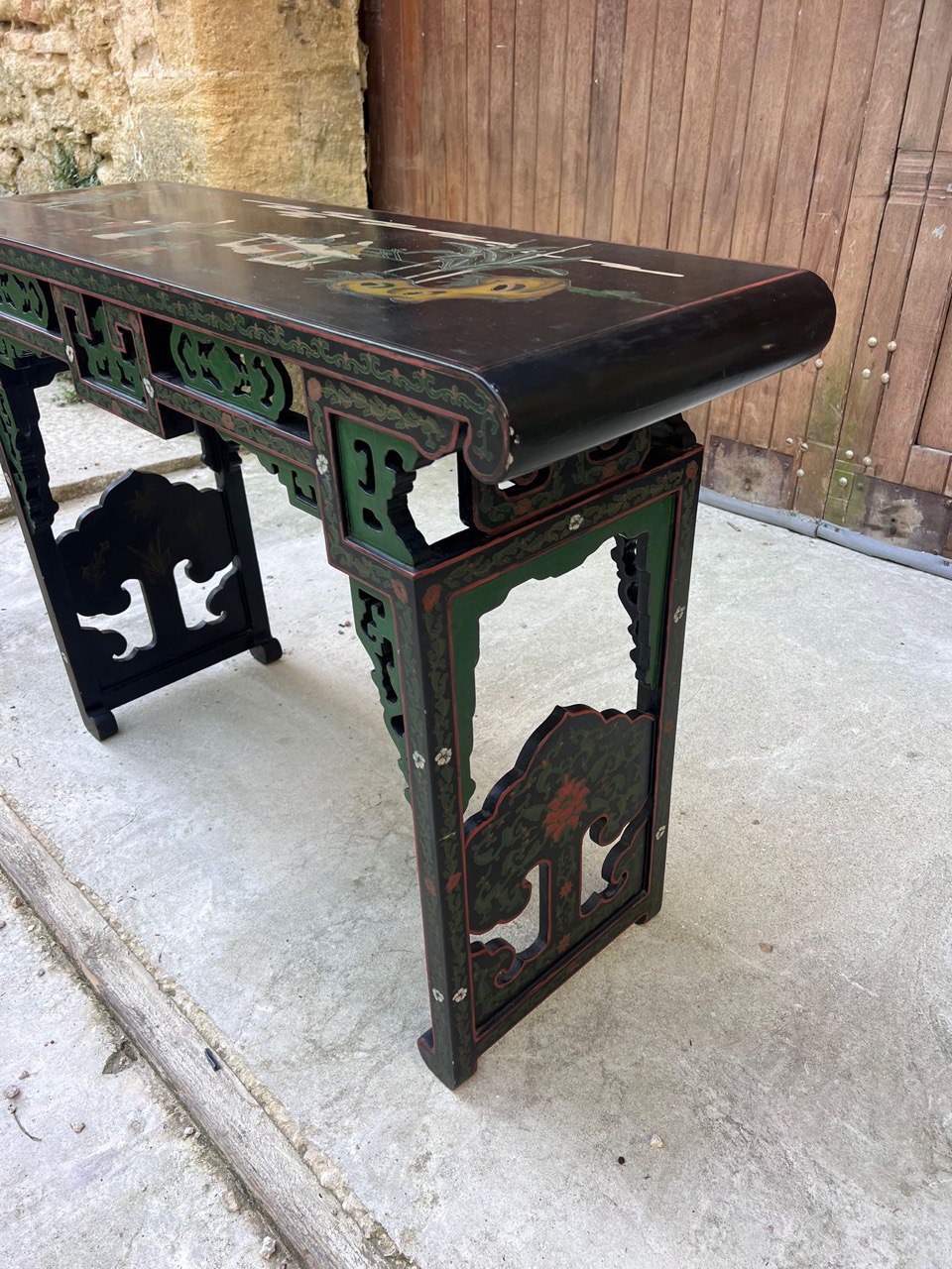 Консоль в стиле шинуазри