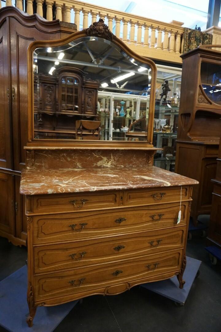 Комод с зеркалом в стиле Людовика XV