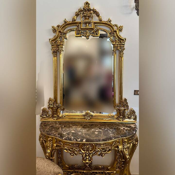 Консоль и зеркало в стиле барокко