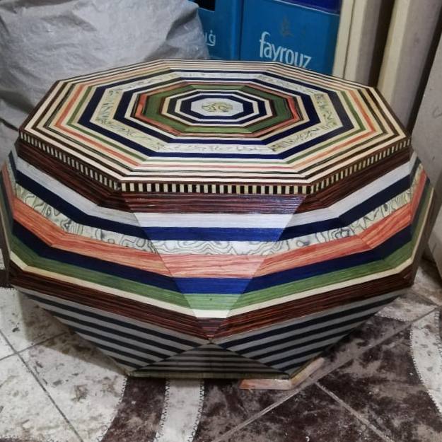 Стол журнальный с геометрическим рисунком