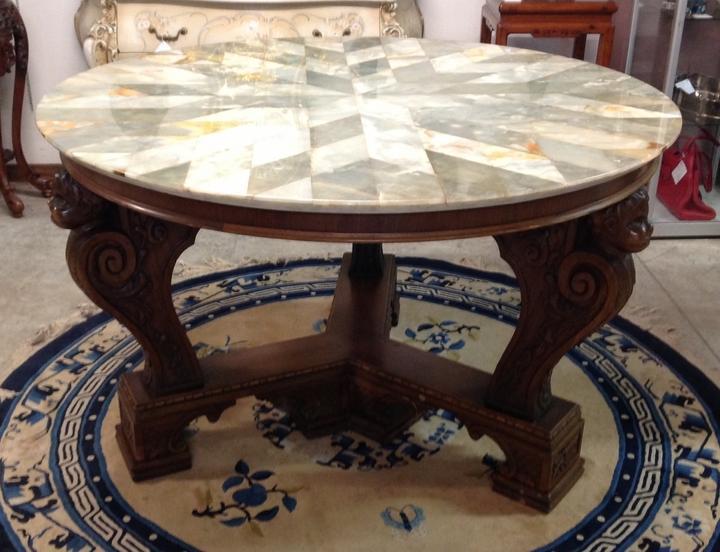 Стол журнальный в стиле барокко