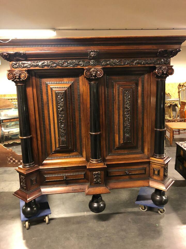 Шкаф кабинетный в стиле ренессанс с секретными ящиками