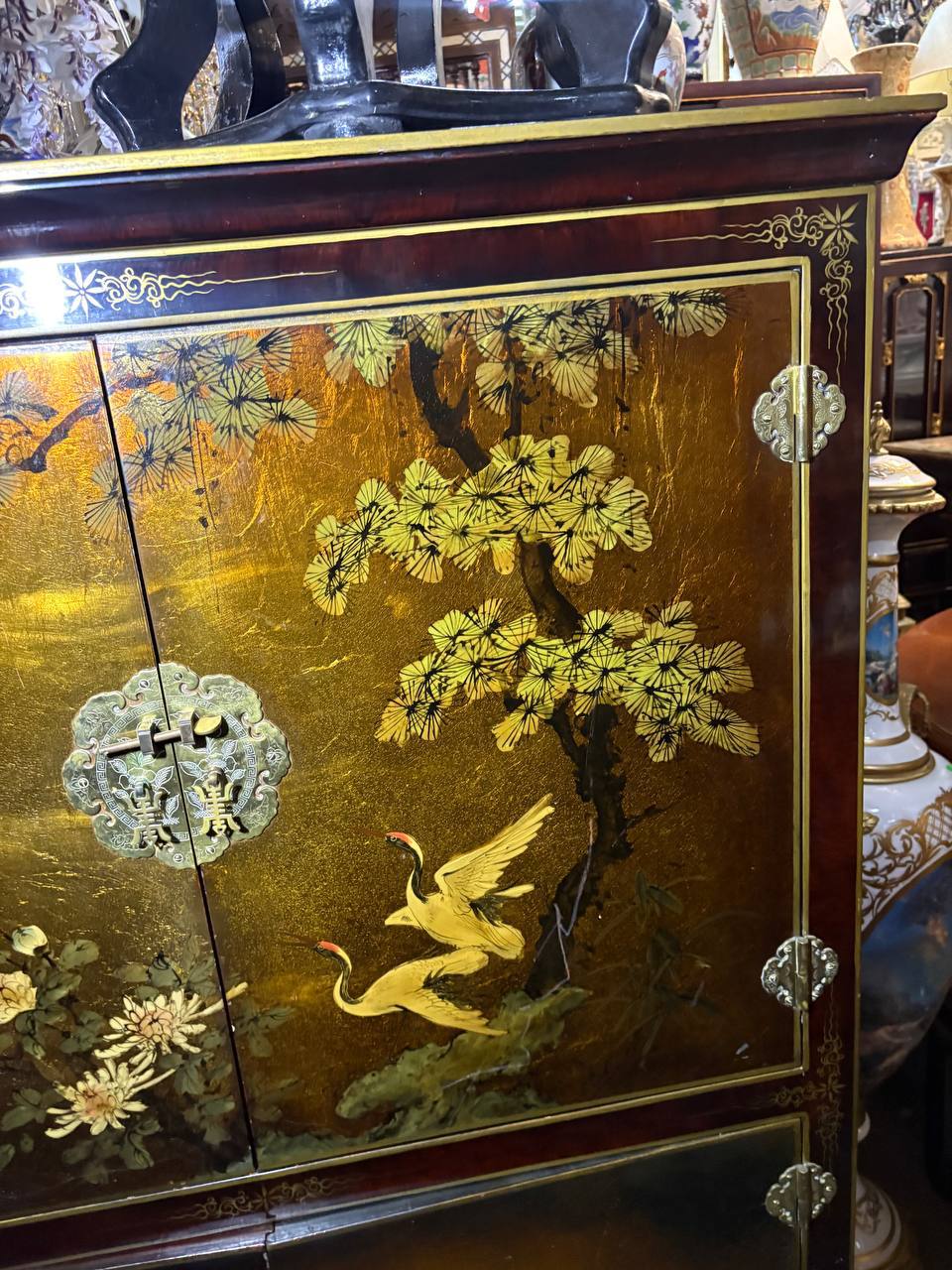 Шкаф в стиле шинуазри