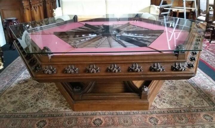 Стол антикварный в готическом стиле