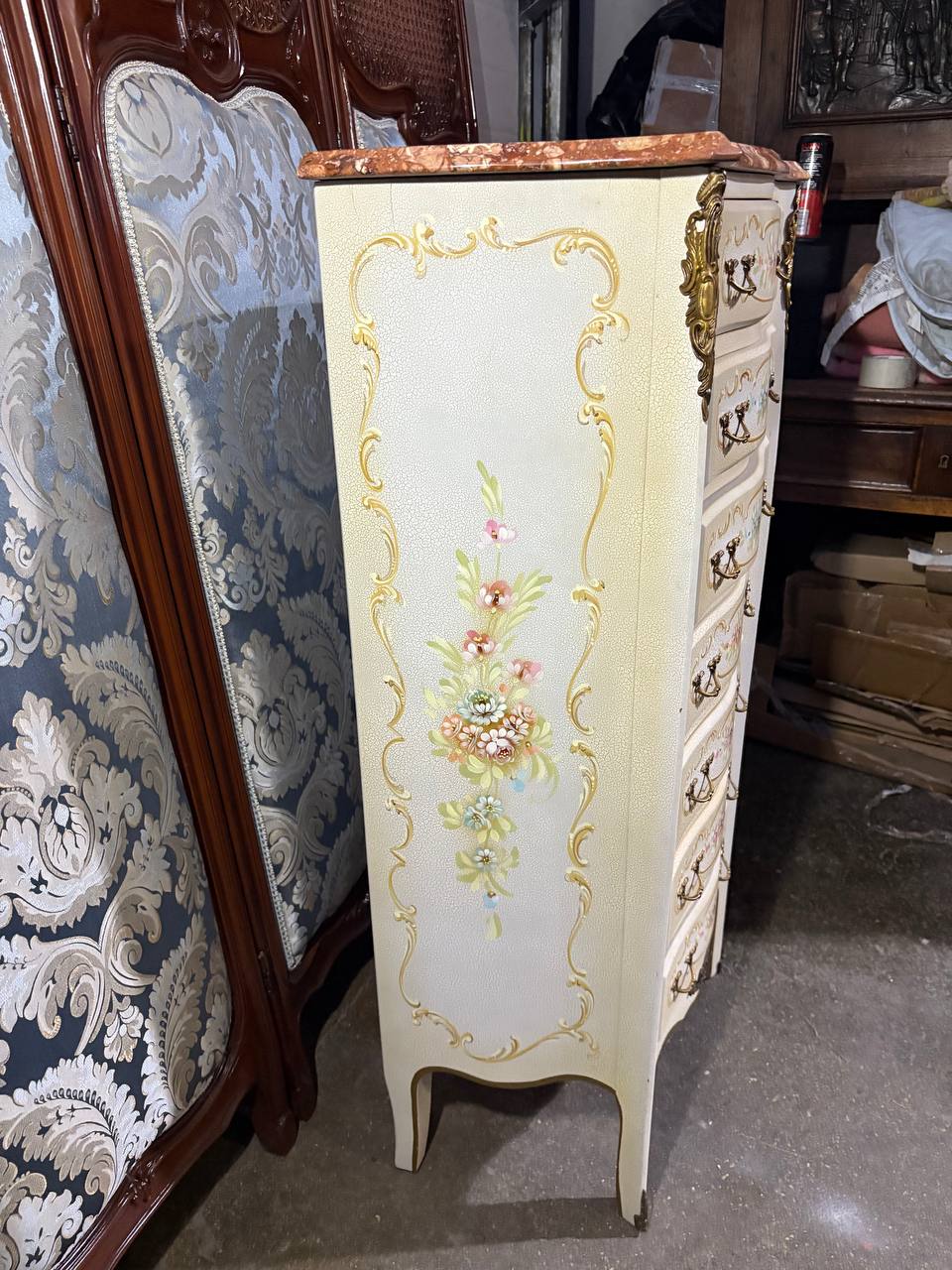 Комод высокий в стиле венецианского барокко