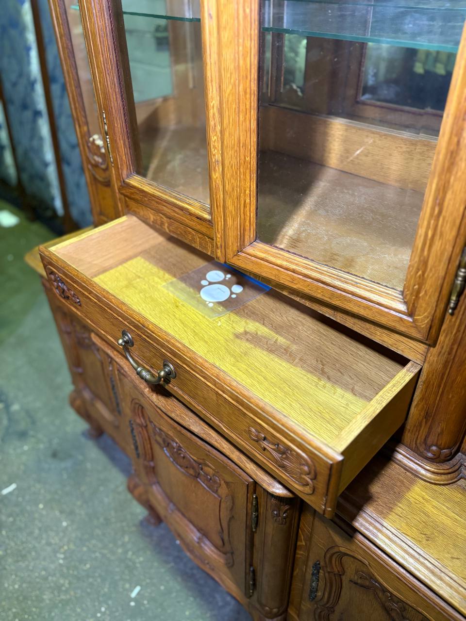 Витрина в стиле Людовика XV