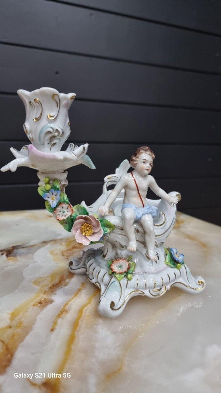 Подсвечник с путти от Каподимонте