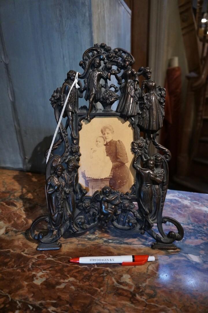 Рамка для фотографий старинная