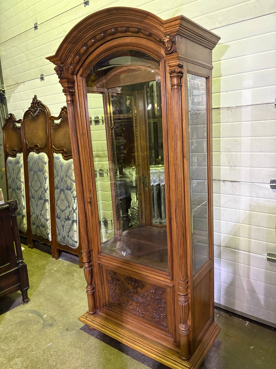 Витрина в стиле ренессанс