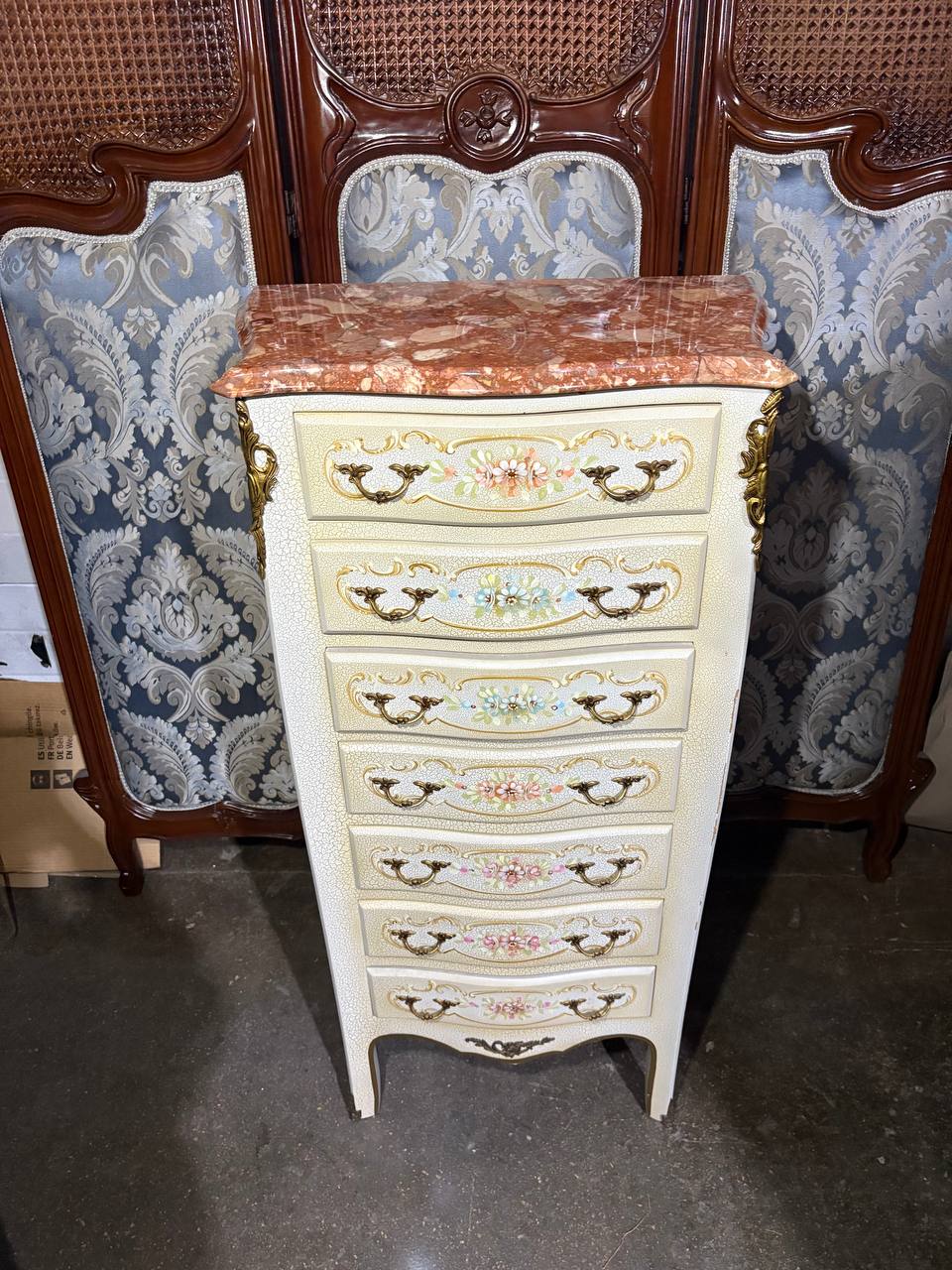 Комод высокий в стиле венецианского барокко