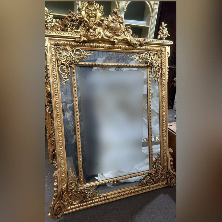 Зеркало настенное в стиле барокко