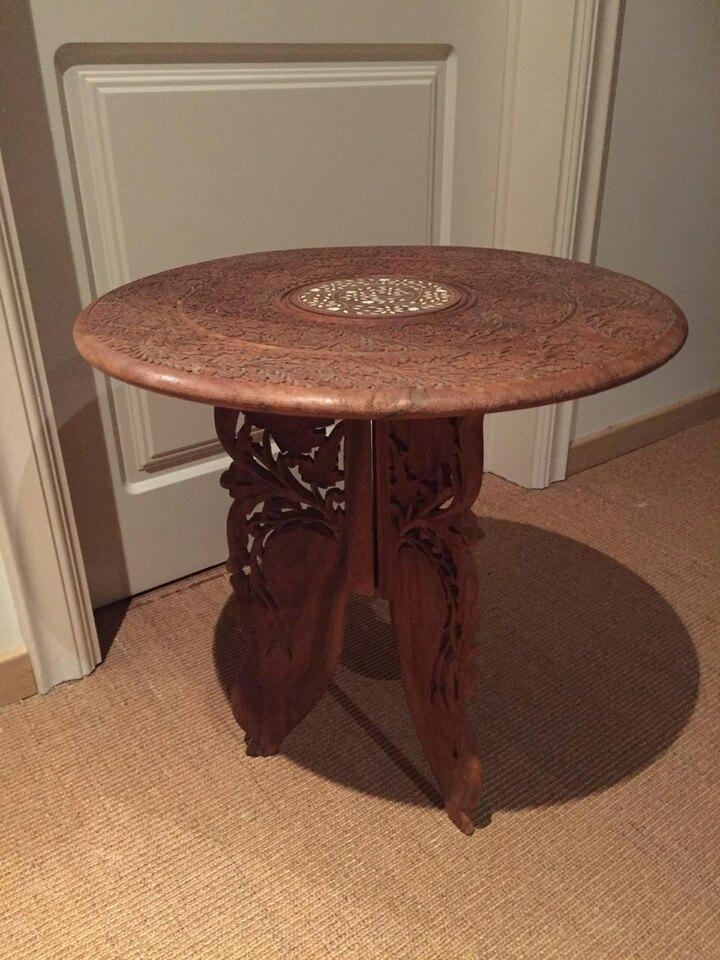 Столик/подставка в восточном стиле