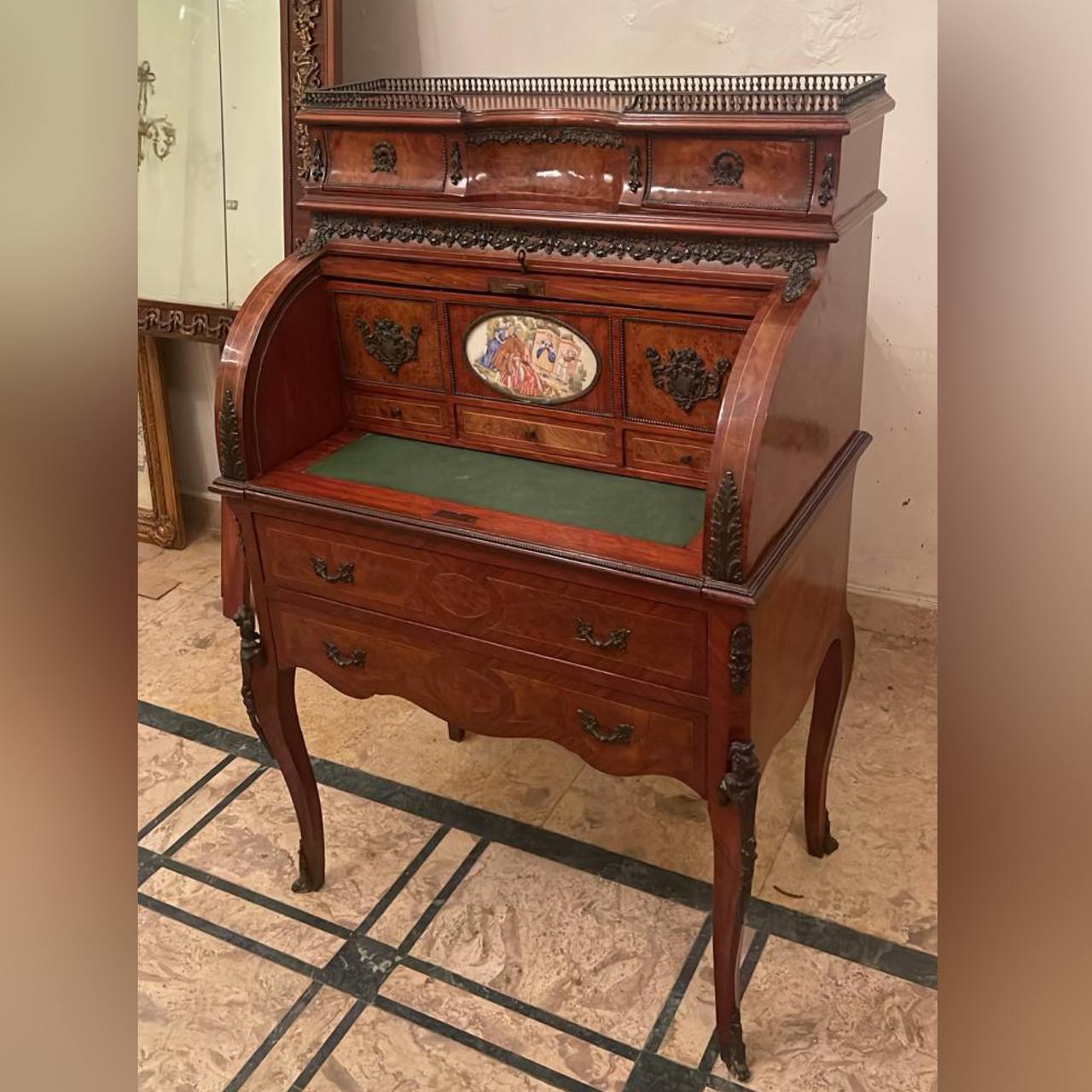 Комод/Бюро в стиле Людовика XV