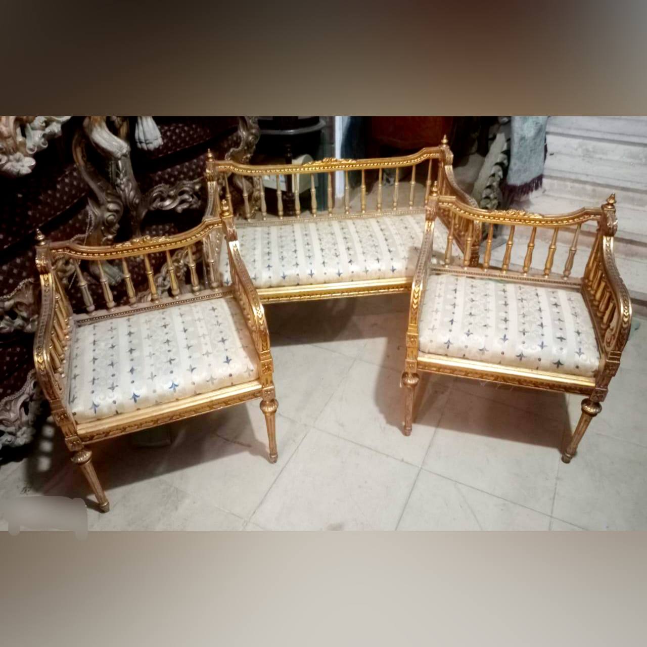 Комплект мягкой мебели для гостиной в стиле Людовика XVI