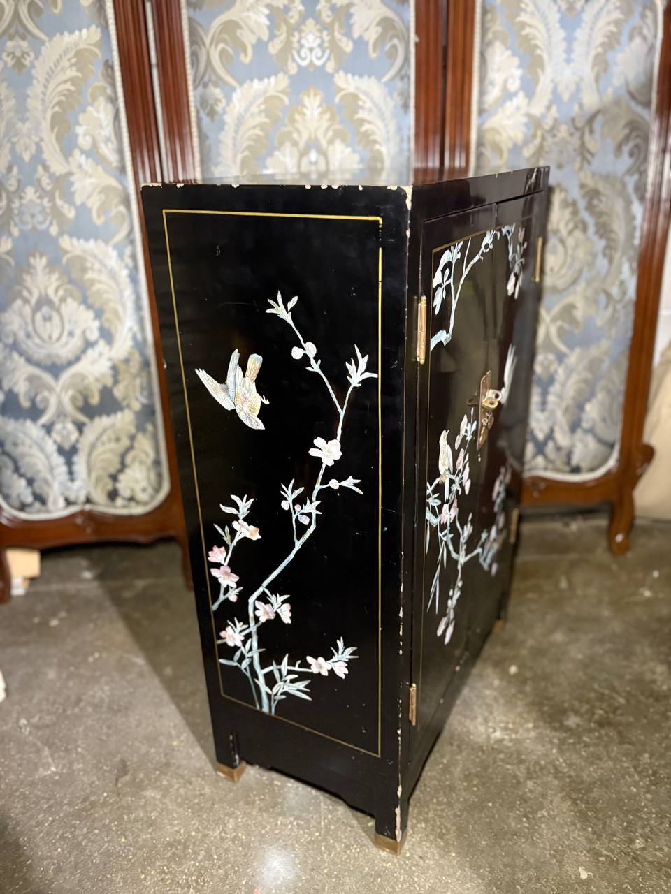 Тумба в стиле шинуазри