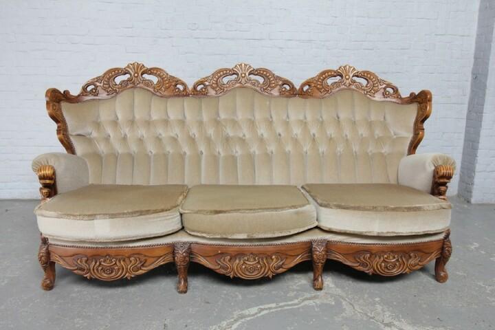 Диван в стиле барокко