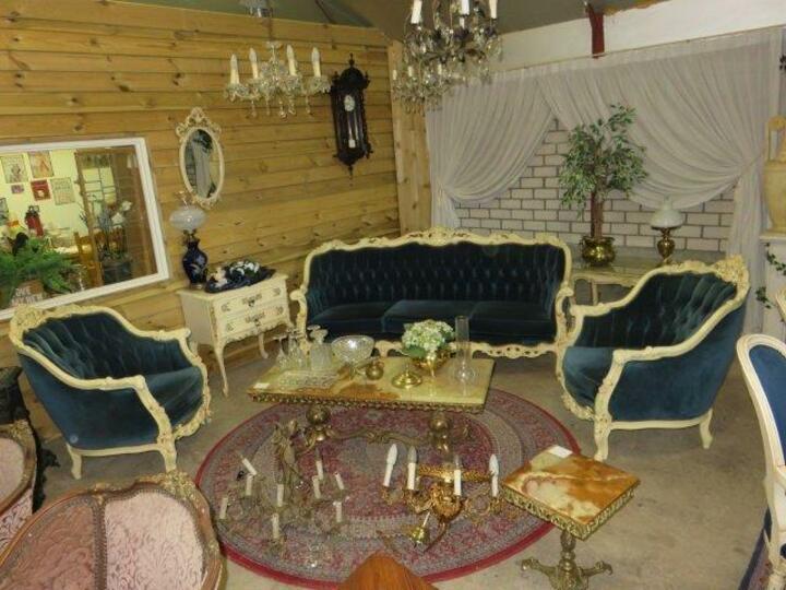 Комплект мягкой мебели в стиле барокко