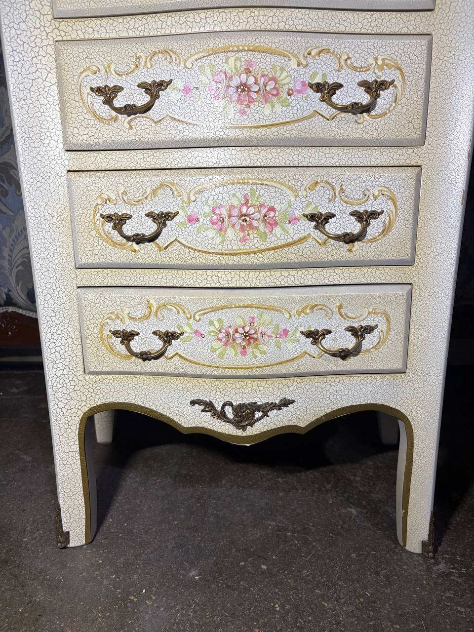 Комод высокий в стиле венецианского барокко