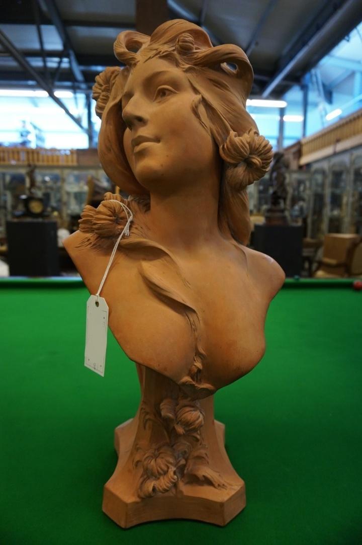 Бюст старинный