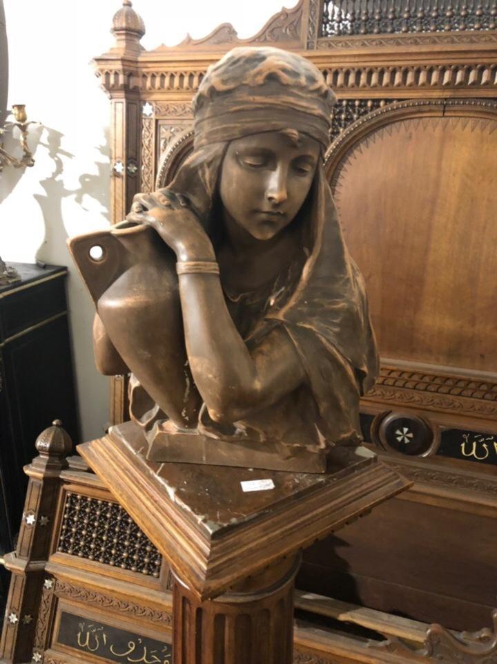 Бюст старинный