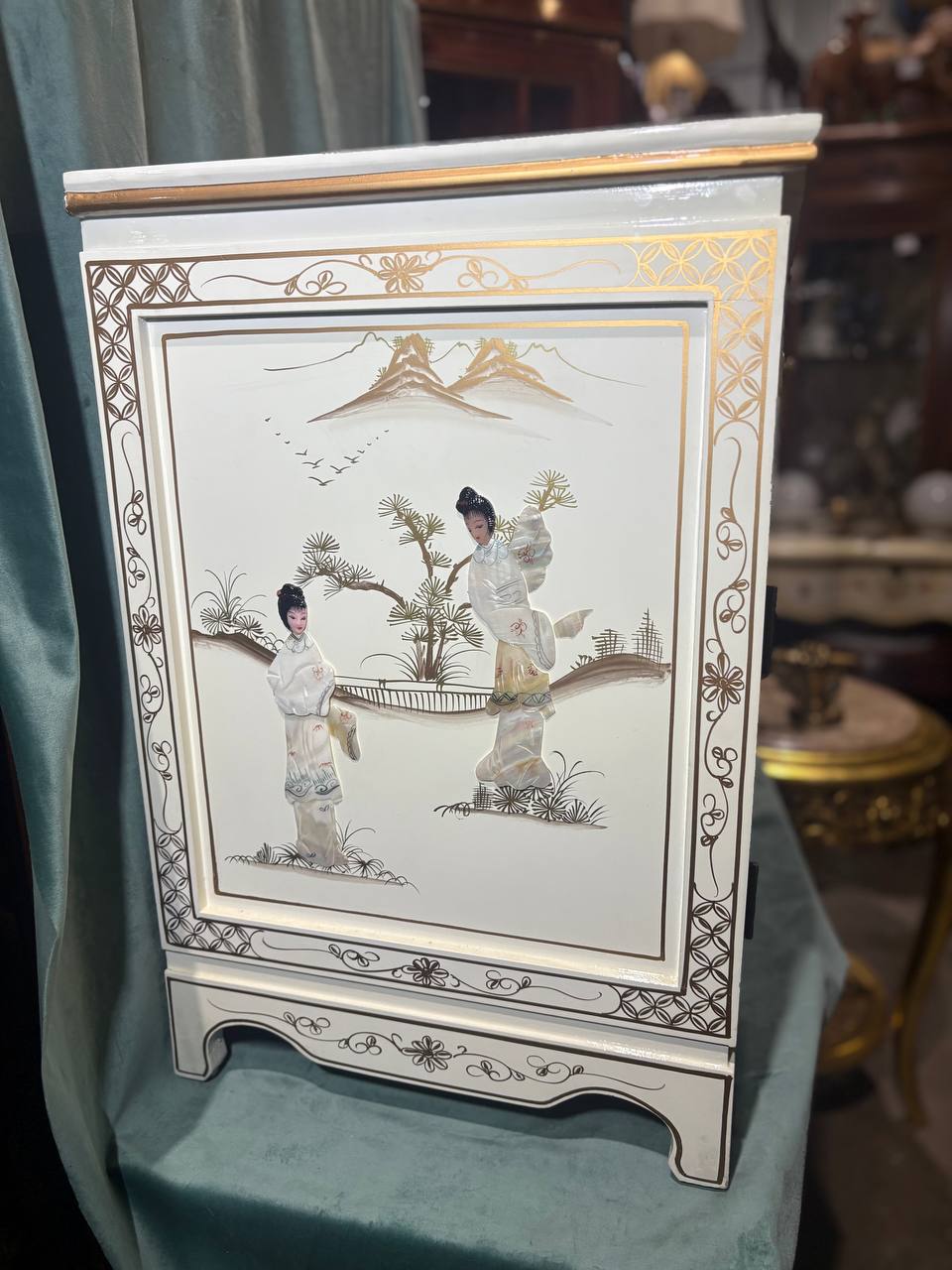 Тумба в стиле шинуазри 2 штуки