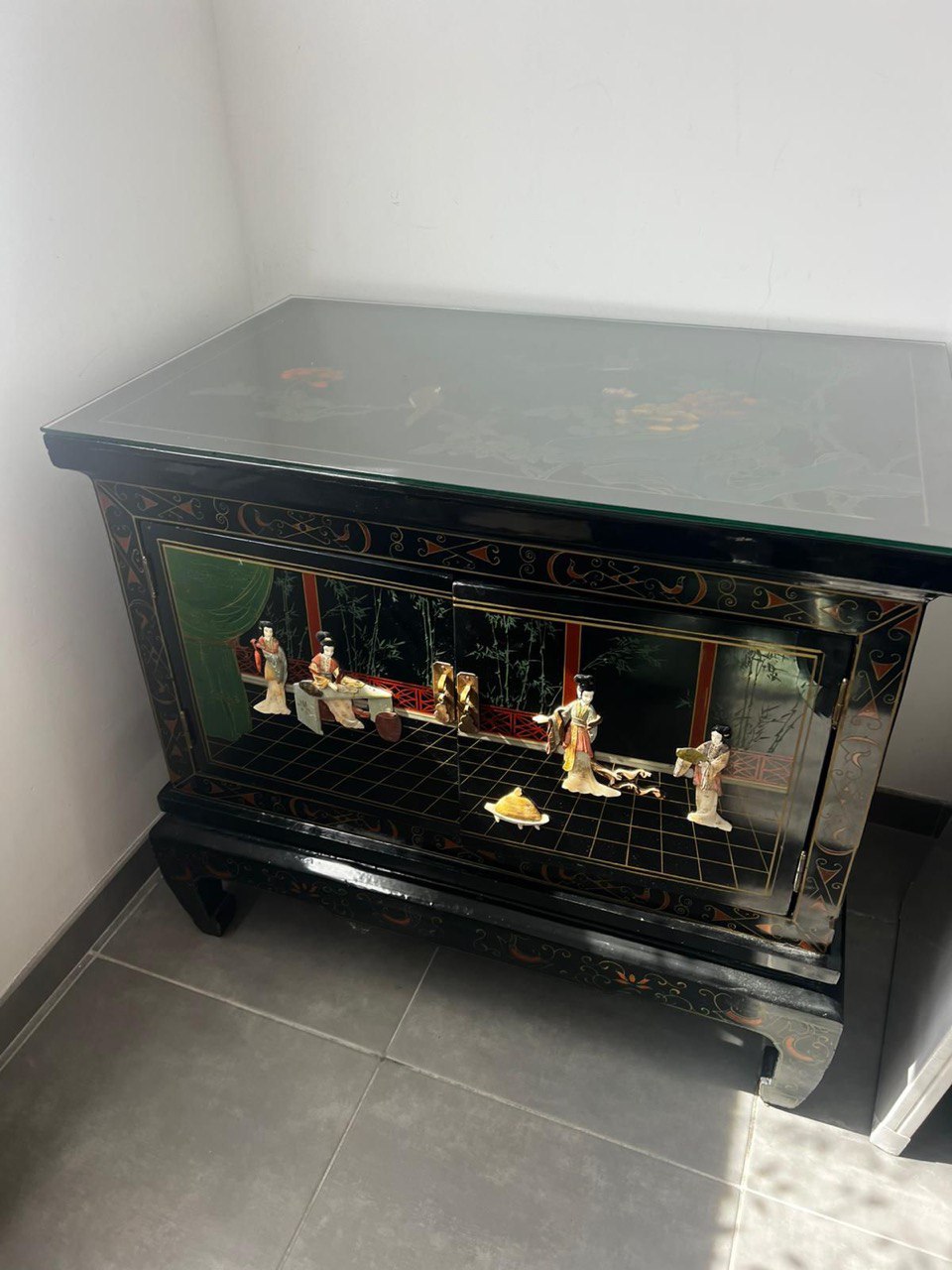 Тумба в стиле шинуазри