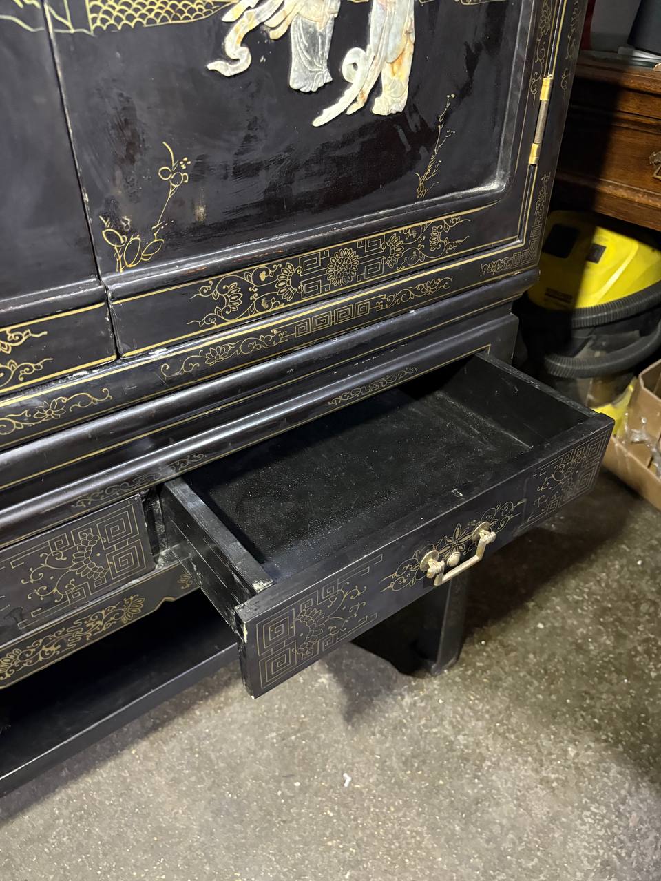 Шкаф в стиле шинуазри