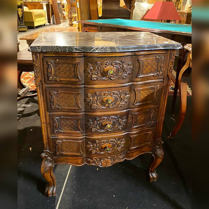 Комод в стиле Людовика XV