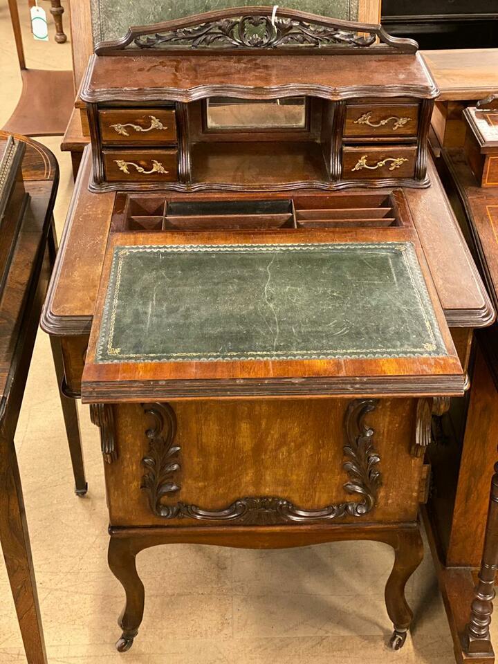 Стол/бюро/парта старинная