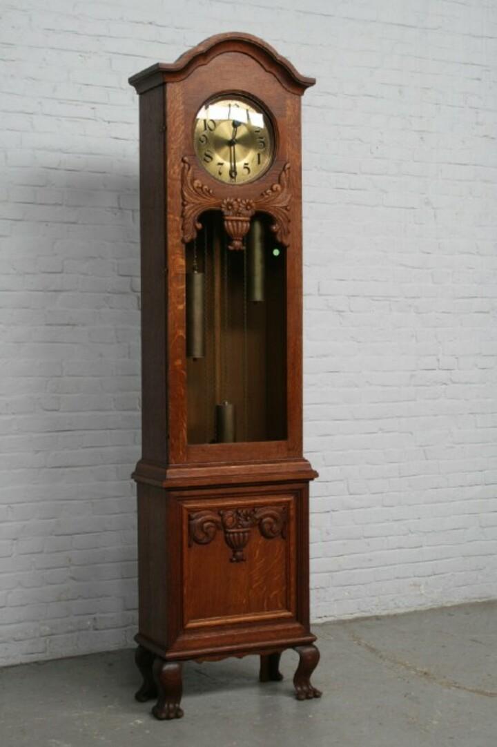 Часы старинные напольные в стиле Чиппендейл