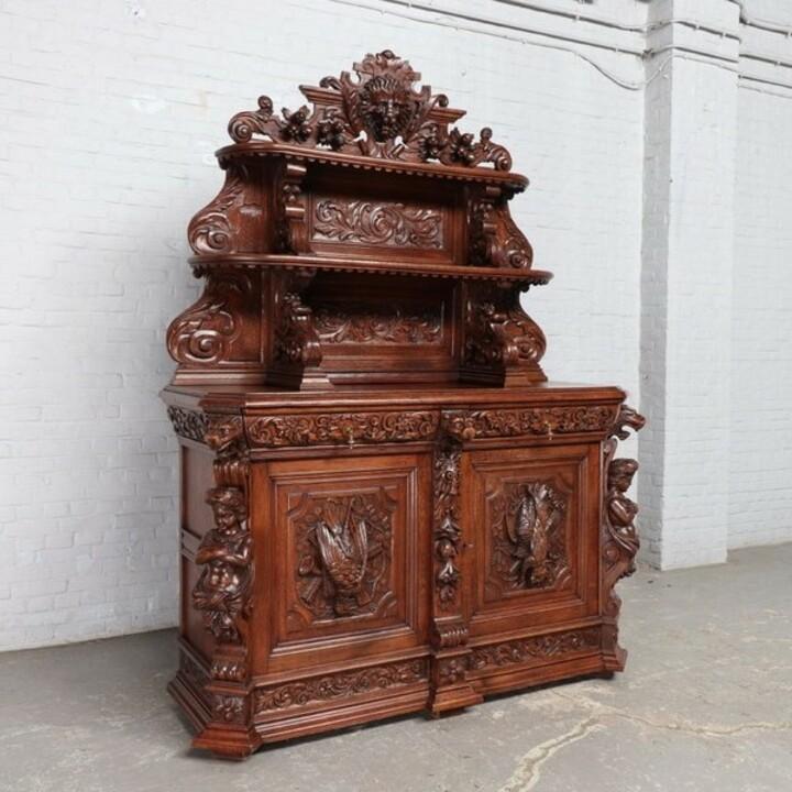 Буфет/десертница в стиле Генри II