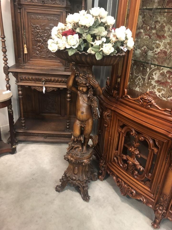 Подставка с путти в стиле барокко