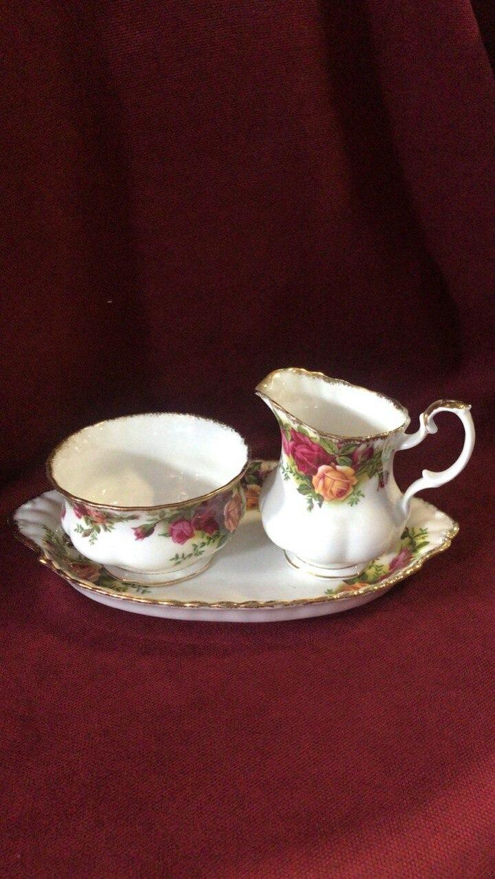 Комплект: Сахарница и молочник на подносе Royal Albert