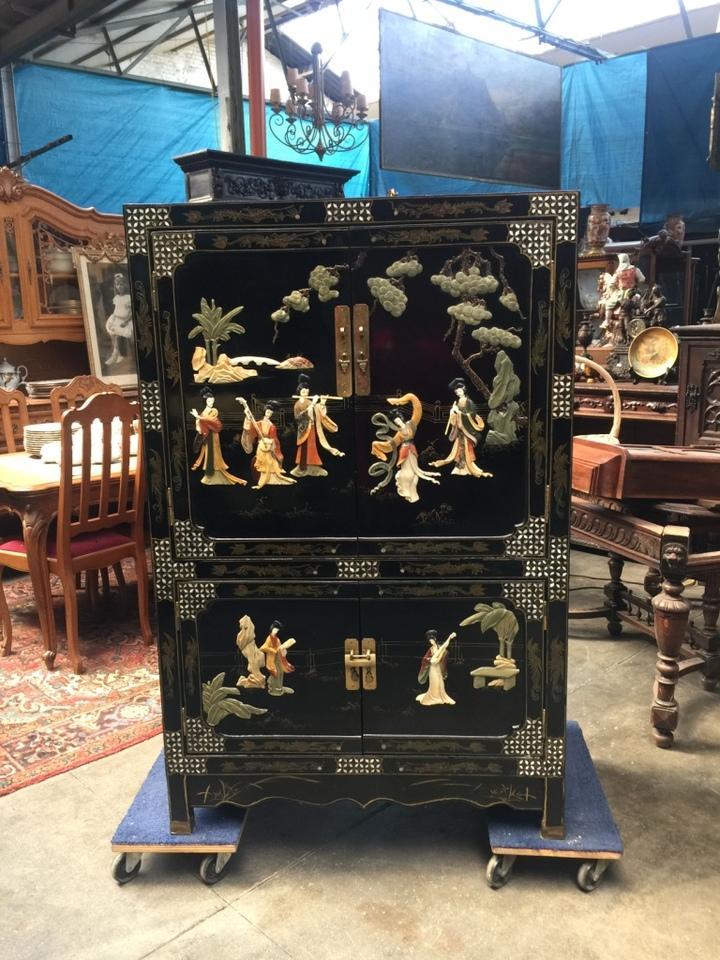 Шкаф в стиле шинуазри