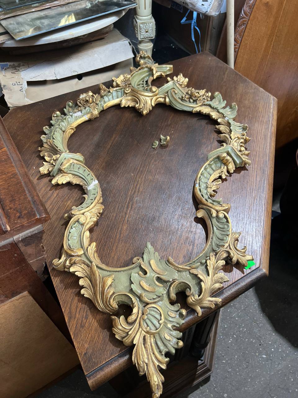 Зеркало настенное в стиле венецианского барокко