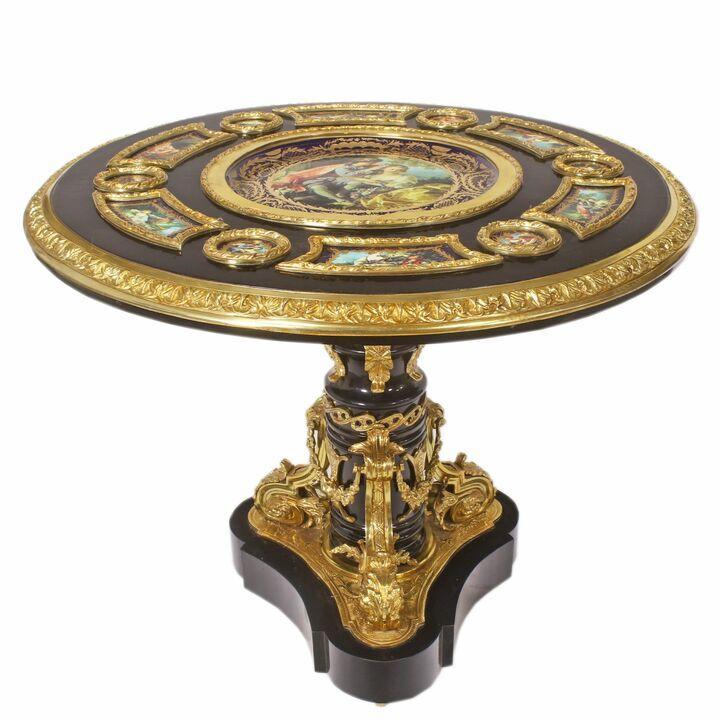 Стол в стиле Людовика III