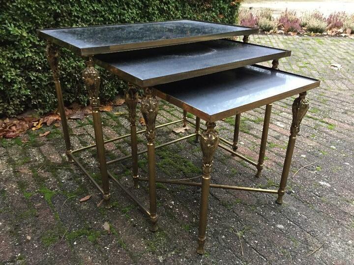 Сет из трех столиков